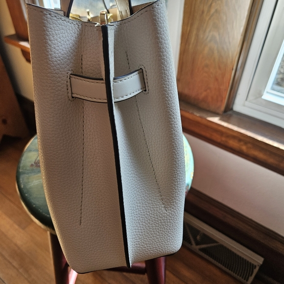 MICHAEL KORS Emilia Large Cream Pebbled Leather Tote Bag & Wallet - Picture 3 of 12